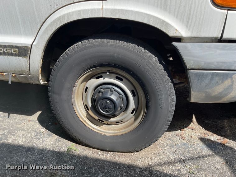 image for item MU9218 2001 Dodge Ram 3500  van