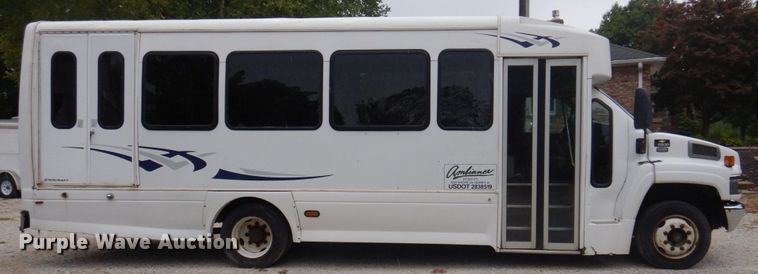 image for item MU9756 2007 Chevrolet C5500  shuttle bus