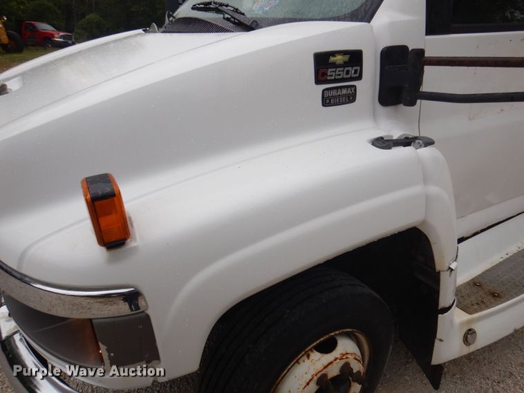 image for item MU9756 2007 Chevrolet C5500  shuttle bus