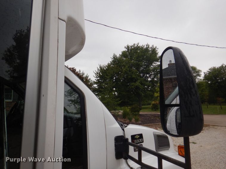 image for item MU9756 2007 Chevrolet C5500  shuttle bus