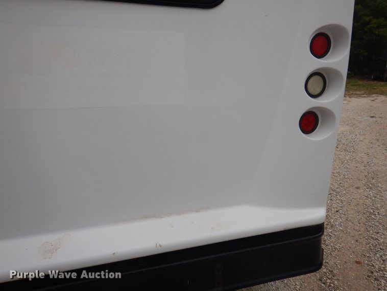 image for item MU9756 2007 Chevrolet C5500  shuttle bus