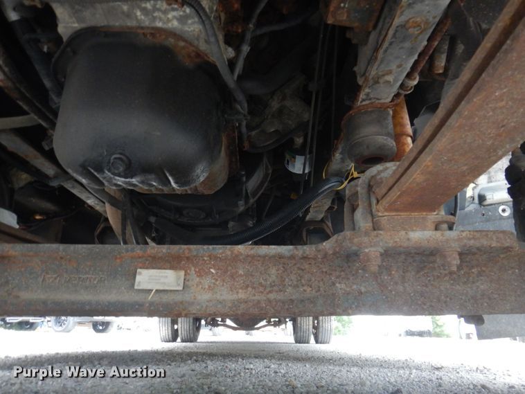 image for item MU9756 2007 Chevrolet C5500  shuttle bus