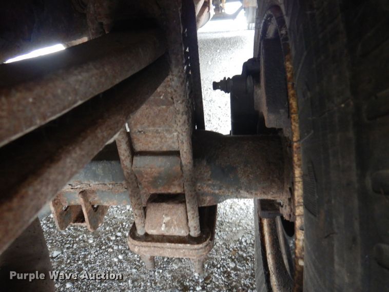 image for item MU9756 2007 Chevrolet C5500  shuttle bus