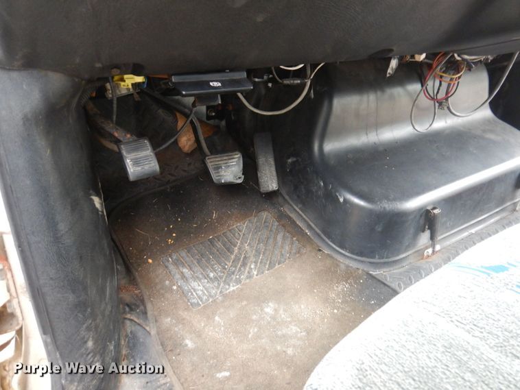 image for item MU9756 2007 Chevrolet C5500  shuttle bus