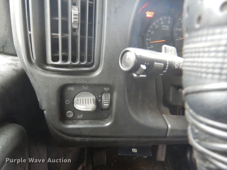 image for item MU9756 2007 Chevrolet C5500  shuttle bus