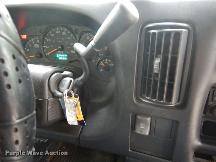 image for item MU9756 2007 Chevrolet C5500  shuttle bus