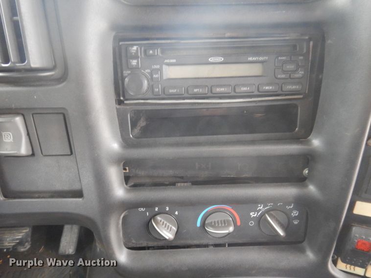 image for item MU9756 2007 Chevrolet C5500  shuttle bus