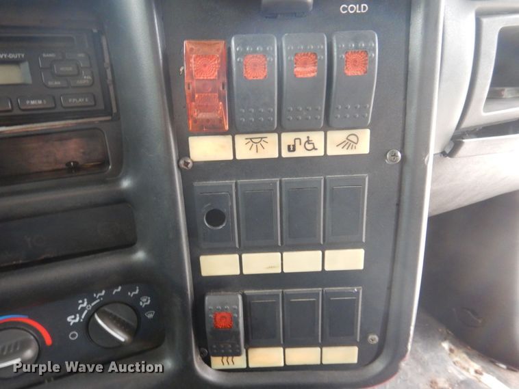 image for item MU9756 2007 Chevrolet C5500  shuttle bus