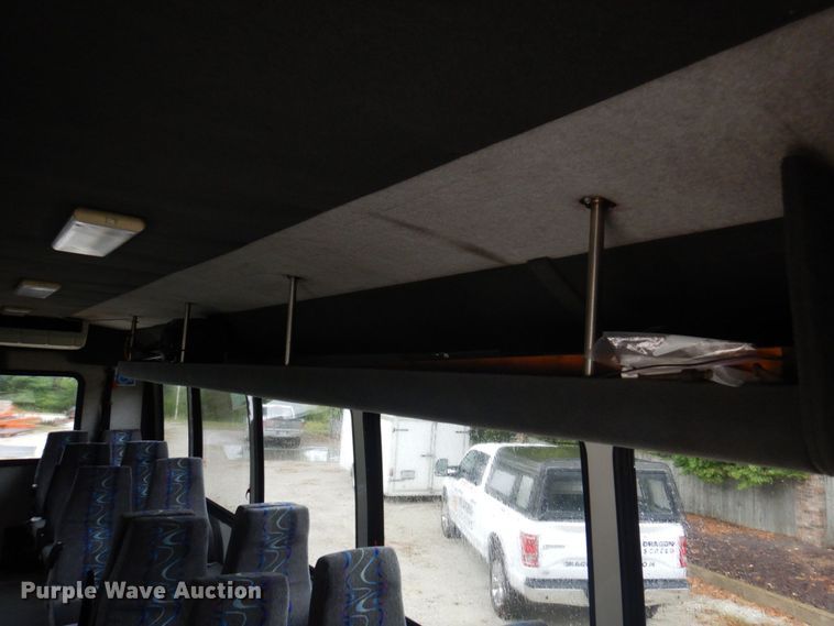 image for item MU9756 2007 Chevrolet C5500  shuttle bus