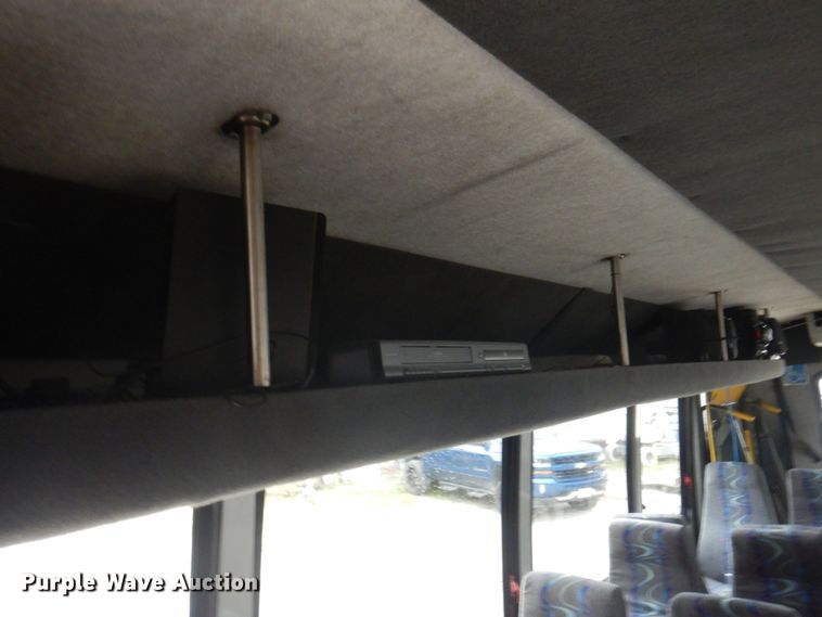 image for item MU9756 2007 Chevrolet C5500  shuttle bus