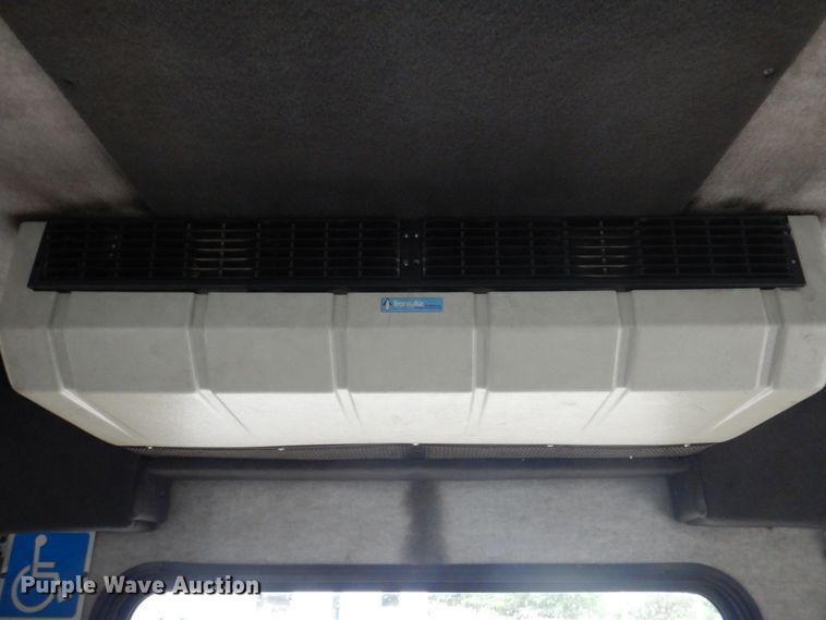 image for item MU9756 2007 Chevrolet C5500  shuttle bus