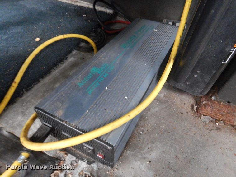 image for item MU9756 2007 Chevrolet C5500  shuttle bus