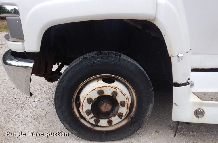 image for item MU9756 2007 Chevrolet C5500  shuttle bus