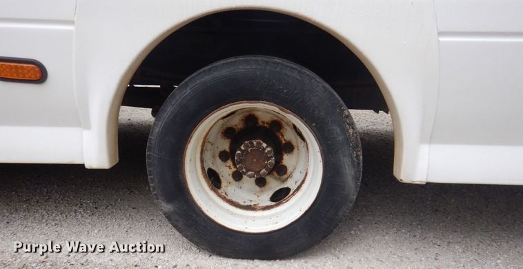 image for item MU9756 2007 Chevrolet C5500  shuttle bus