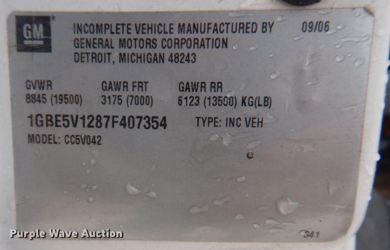 image for item MU9756 2007 Chevrolet C5500  shuttle bus