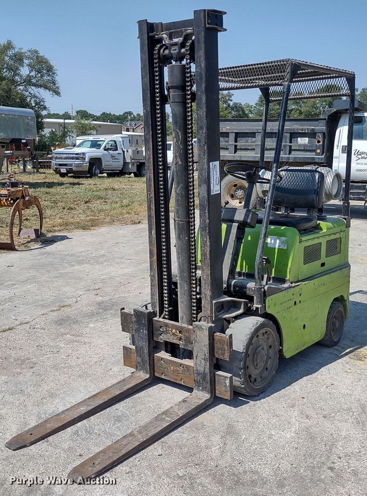 image for item DI1234 Clark  forklift