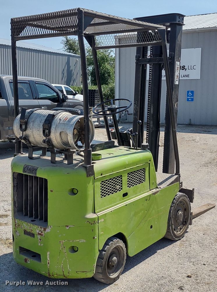 image for item DI1234 Clark  forklift