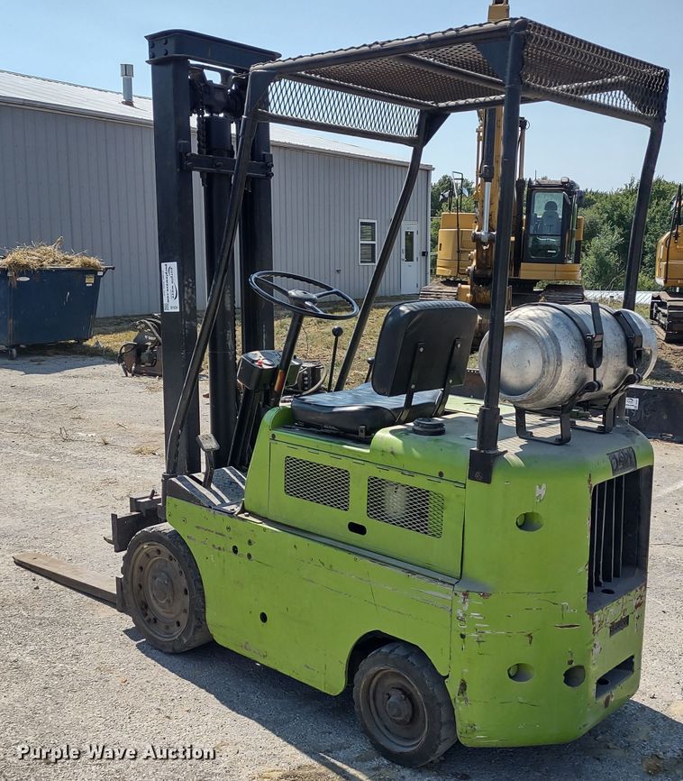 image for item DI1234 Clark  forklift