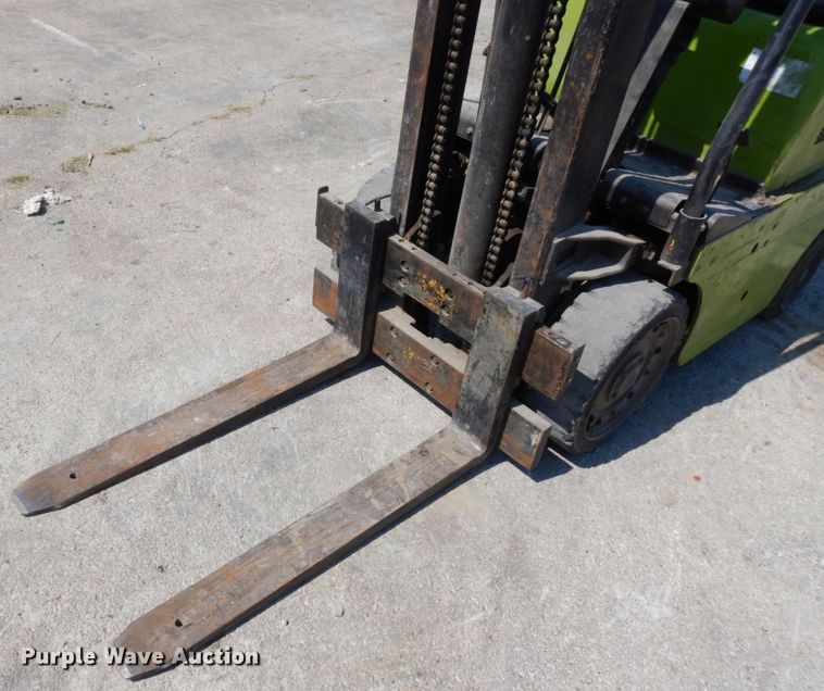 image for item DI1234 Clark  forklift