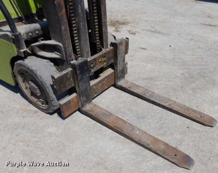 image for item DI1234 Clark  forklift
