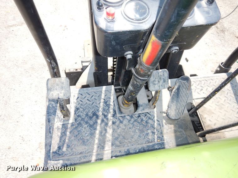 image for item DI1234 Clark  forklift