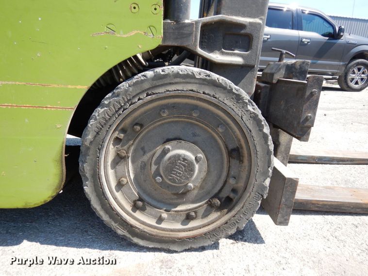 image for item DI1234 Clark  forklift