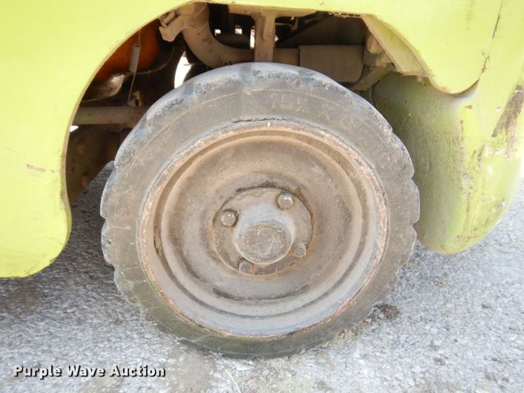 image for item DI1234 Clark  forklift