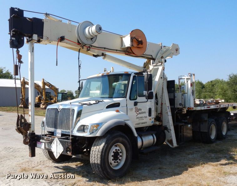 image for item DI1235 2007 International 7500 crane truck