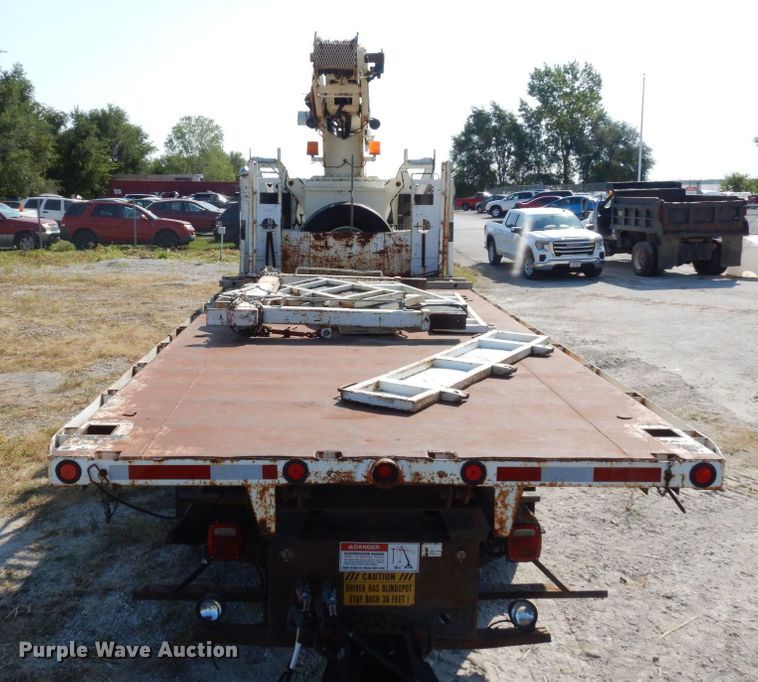 image for item DI1235 2007 International 7500 crane truck