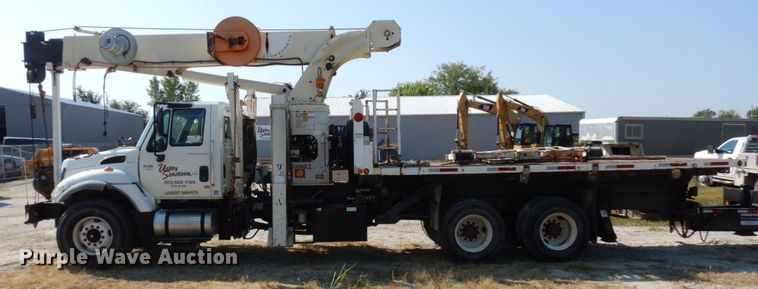 image for item DI1235 2007 International 7500 crane truck