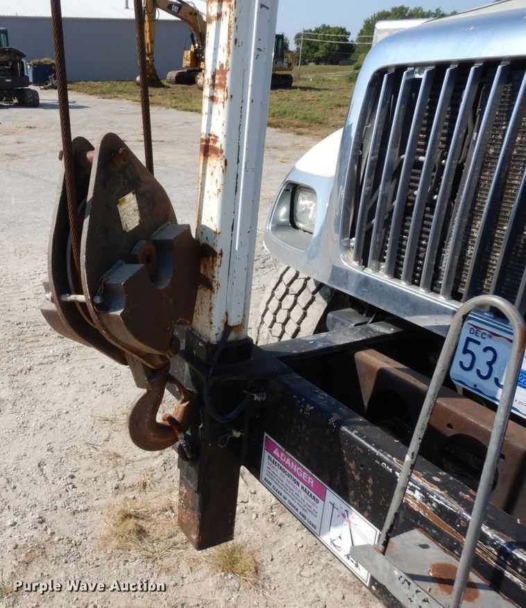 image for item DI1235 2007 International 7500 crane truck