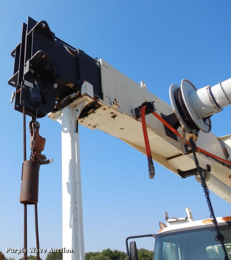 image for item DI1235 2007 International 7500 crane truck