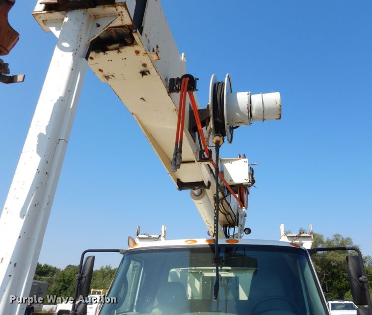 image for item DI1235 2007 International 7500 crane truck