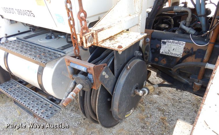 image for item DI1235 2007 International 7500 crane truck