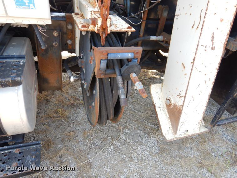 image for item DI1235 2007 International 7500 crane truck