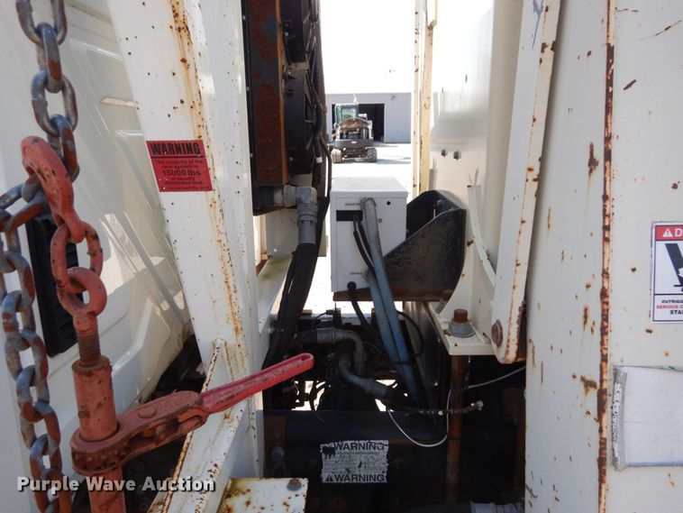 image for item DI1235 2007 International 7500 crane truck