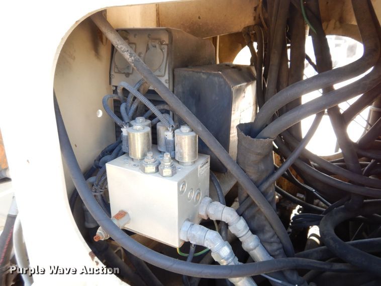 image for item DI1235 2007 International 7500 crane truck