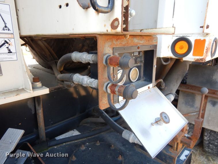 image for item DI1235 2007 International 7500 crane truck