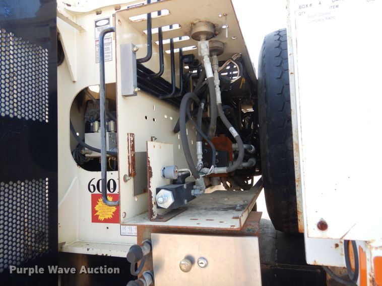 image for item DI1235 2007 International 7500 crane truck