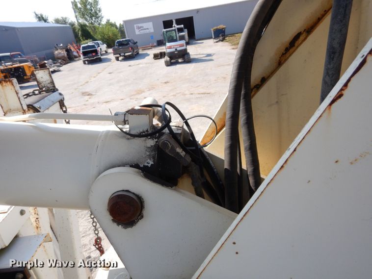 image for item DI1235 2007 International 7500 crane truck