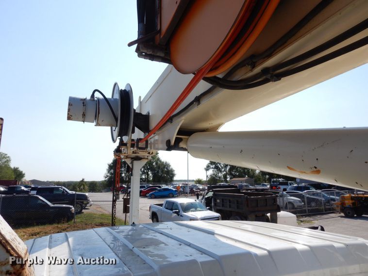 image for item DI1235 2007 International 7500 crane truck