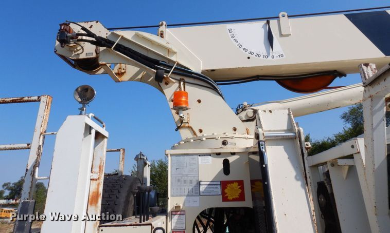 image for item DI1235 2007 International 7500 crane truck