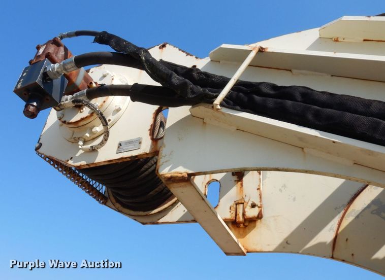 image for item DI1235 2007 International 7500 crane truck