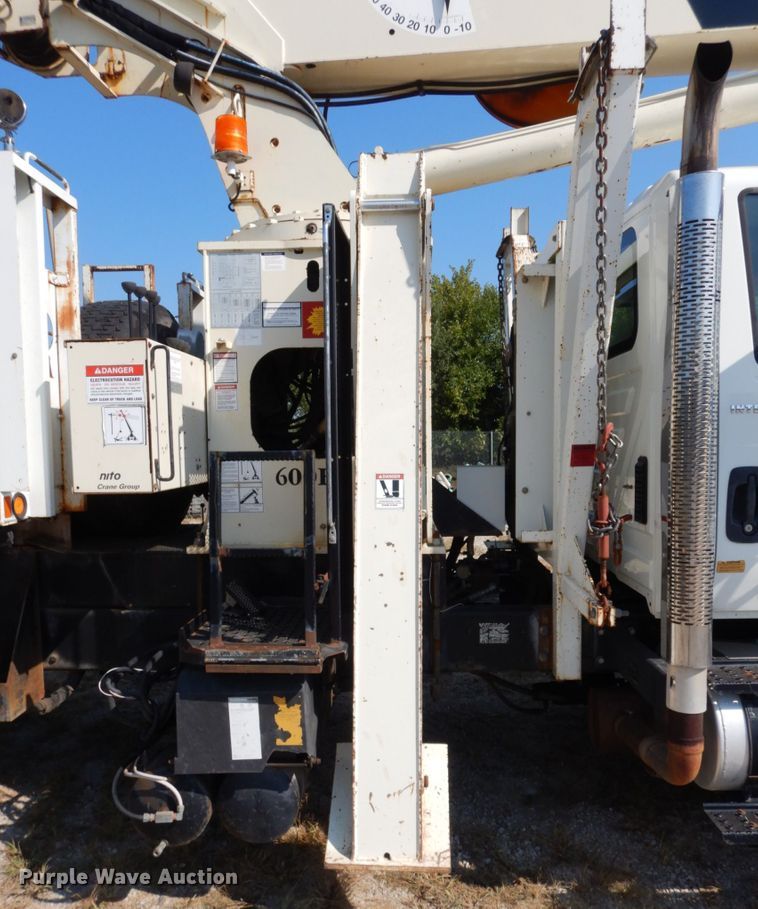 image for item DI1235 2007 International 7500 crane truck