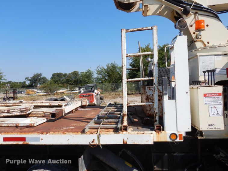 image for item DI1235 2007 International 7500 crane truck