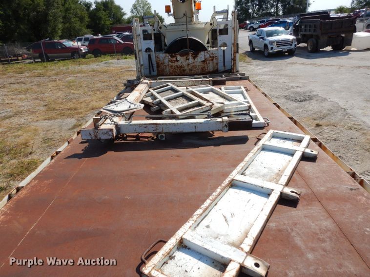 image for item DI1235 2007 International 7500 crane truck