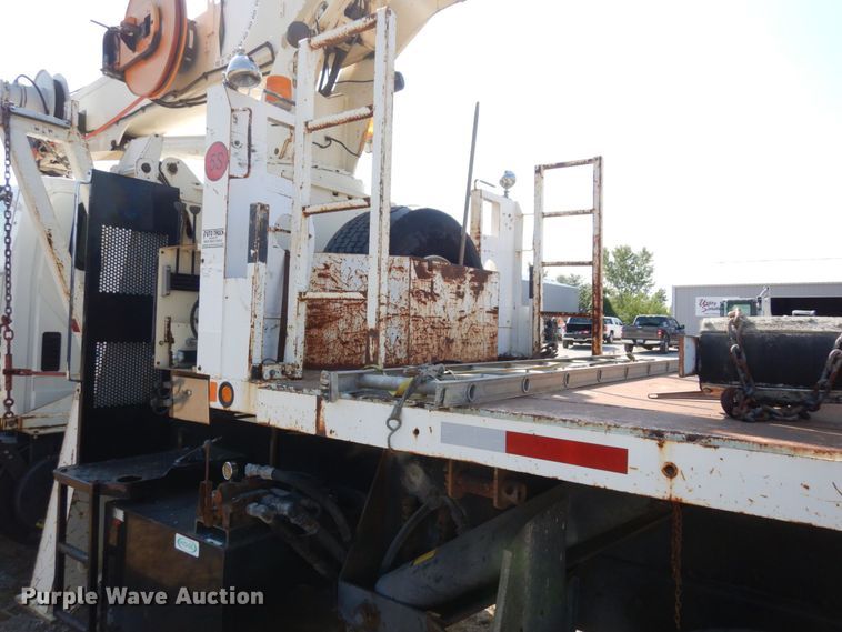 image for item DI1235 2007 International 7500 crane truck