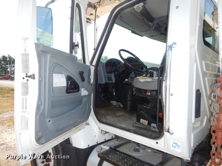 image for item DI1235 2007 International 7500 crane truck
