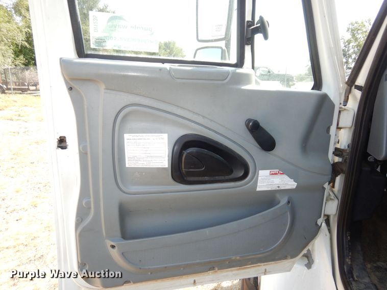 image for item DI1235 2007 International 7500 crane truck