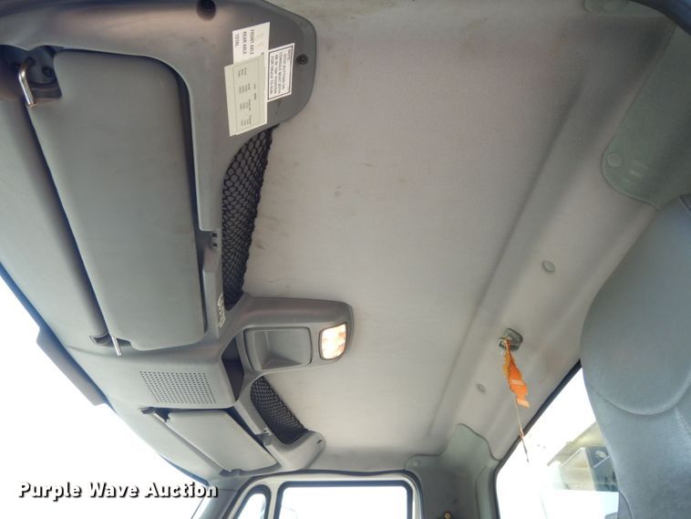 image for item DI1235 2007 International 7500 crane truck